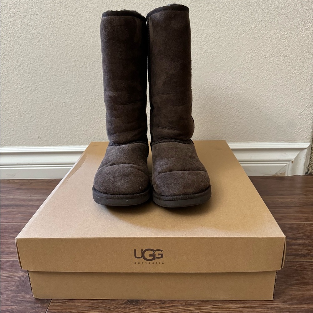 Ugg Womens Classic Tall Boot Chocolate Brown - Size 8. Comes with Origin…